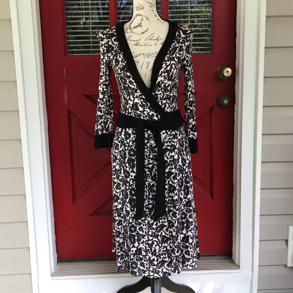 Diane von Furstenberg Black Ivory Floral Silk Jersey Wrap Dress Size 6